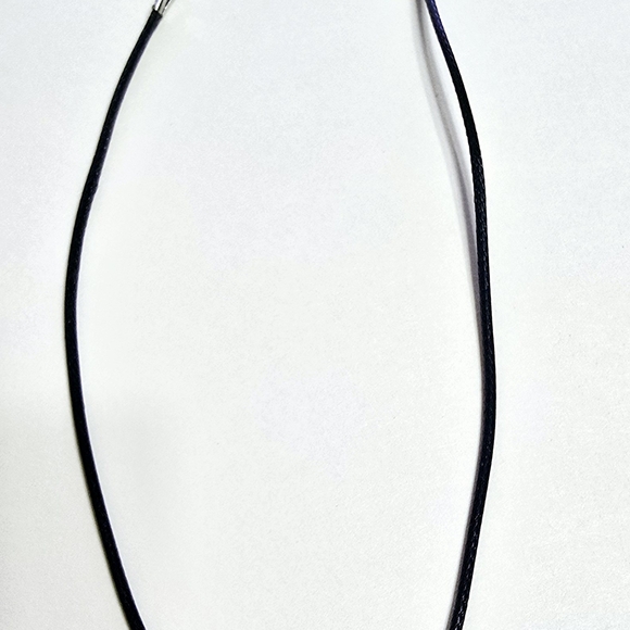 Elegant Silver Pendant Necklace - Picture 3 of 3